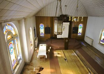 Sanctuary with abacent pews 2006